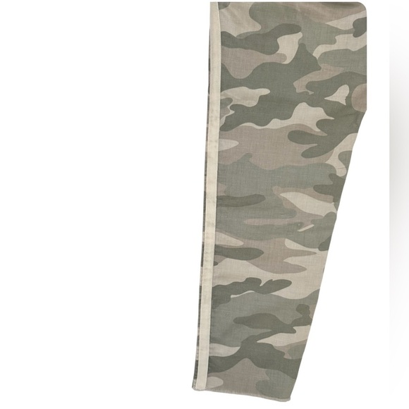 Mother Denim The Shaker Chop Crop Fray Desert Print Camo Cropped Pants, Size 27 - Picture 11 of 15